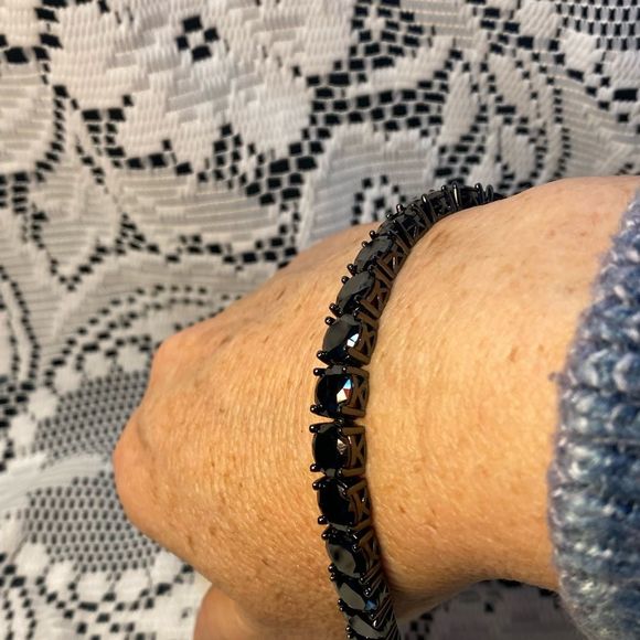 NEW SLEEK GORGEOUS BLACK HEMATITE IMPRESSION BRACELET SPARKLING BLING PARK LANE - Picture 4 of 10